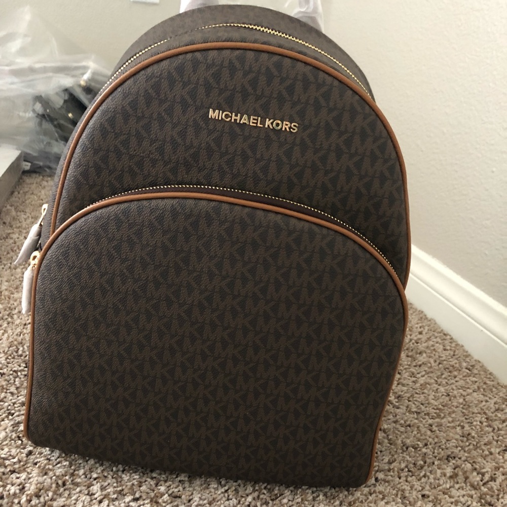 ❌SOLD OUT❌NWT Michael Kors Large Backpack